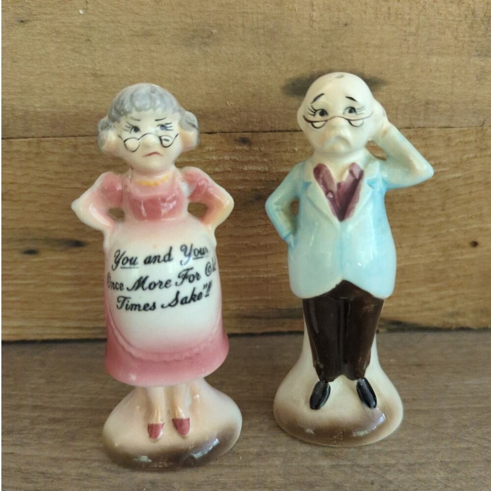 Vtg 1960s Mid-Century Enesco Kitschy Man & Pregnant Wife Salt & Pepper Shakers